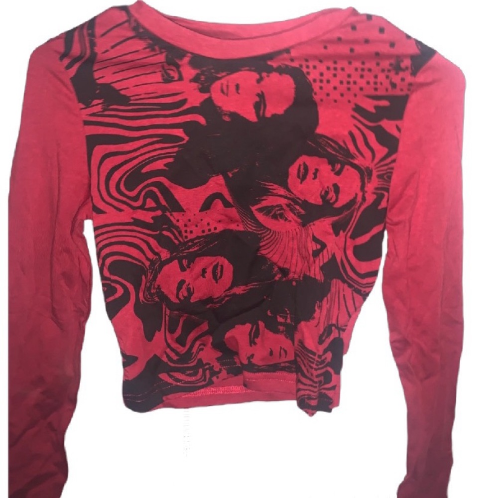 longsleeve faces tee